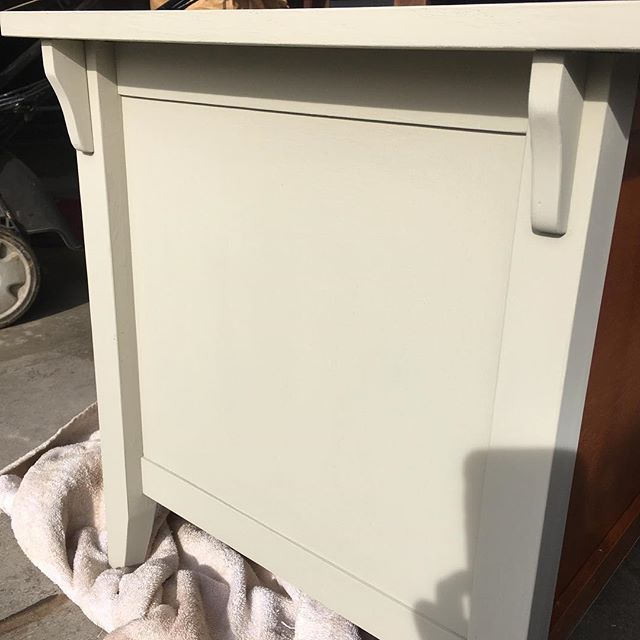 A sneak peek of tomorrow's Themed Furniture Makeover Day project.  Of course, it's Wednesday and there's still work to do, but I'm loving @maisonblanchepaintcompany in Hurricane!