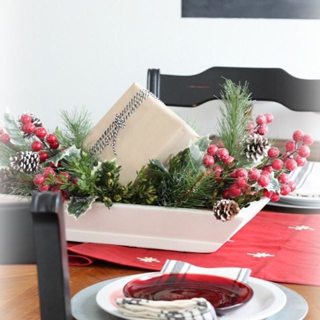 Part 2 of the Reinvented Christmas Home Tour, the dining room is live #ontheblog.  I'd love to show it to you!  The link is in my profile.  I'm thrilled to be submitting my house tour to @jenniferrizzodesigncompany for a chance to be included in next year's Holiday Housewalk!