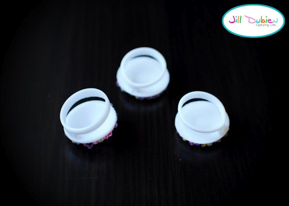 carton tabs into rings