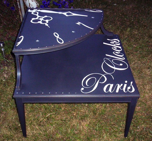 curbside corner table with clock