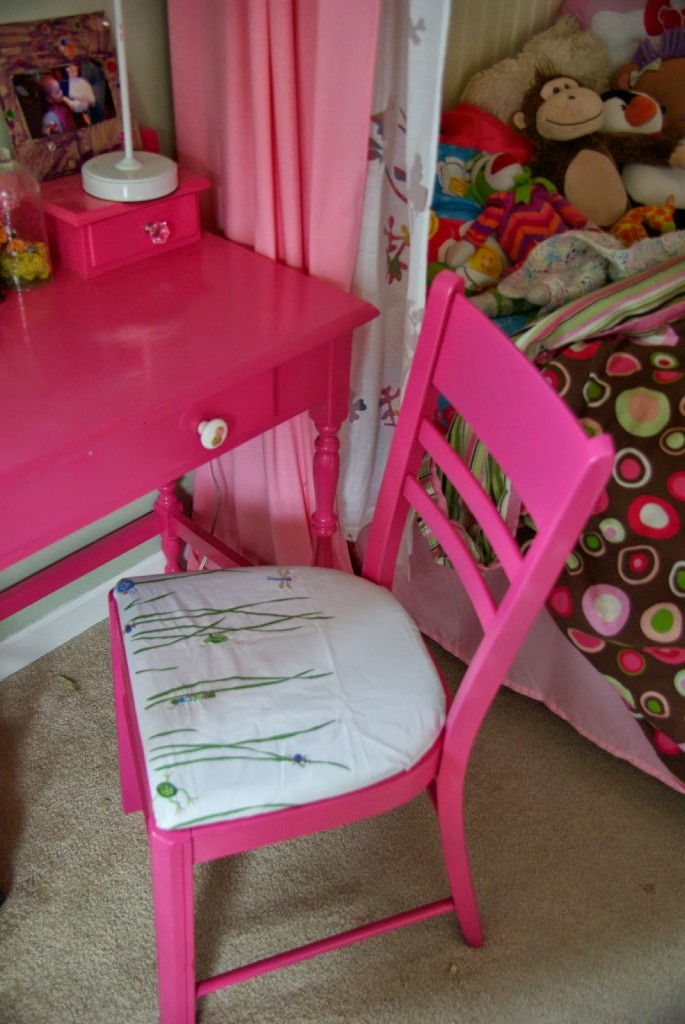 pink-desk-chair